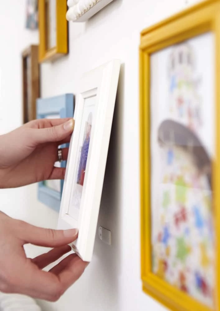 3M Command Medium Picture Hanging Strips - Image 4